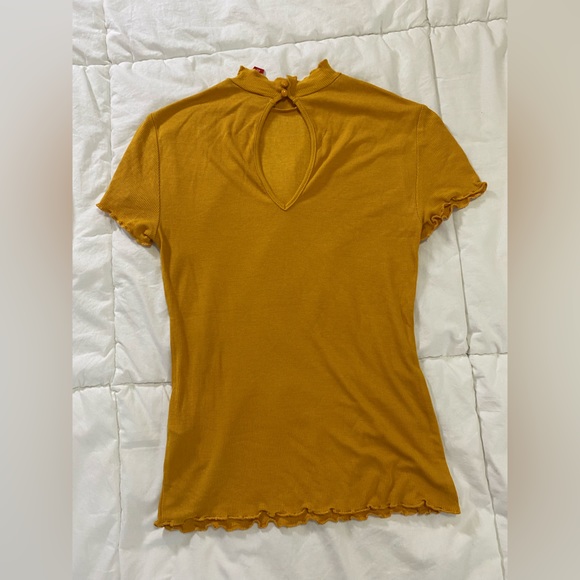 GUESS Yellow Lettuce Edge Mock Neck - Picture 4 of 7